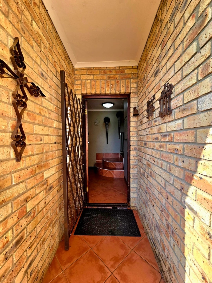 4 Bedroom Property for Sale in Paradise Beach Eastern Cape